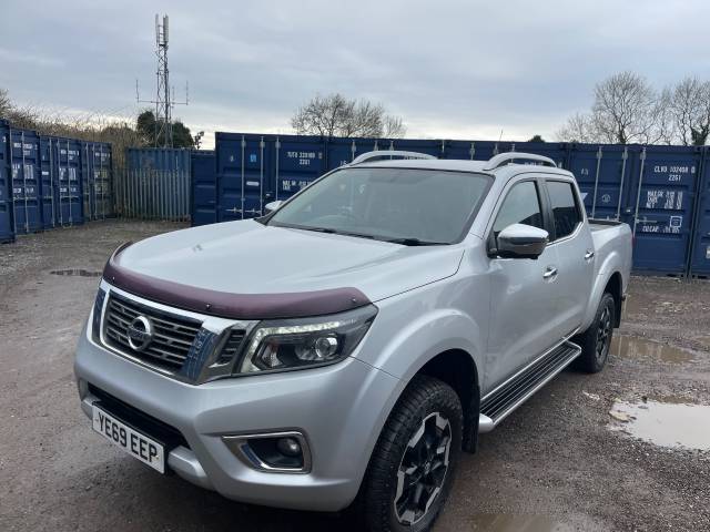 Nissan Navara Double Cab Pick Up Tekna 2.3dCi 190 TT 4WD Pick Up Diesel Silver